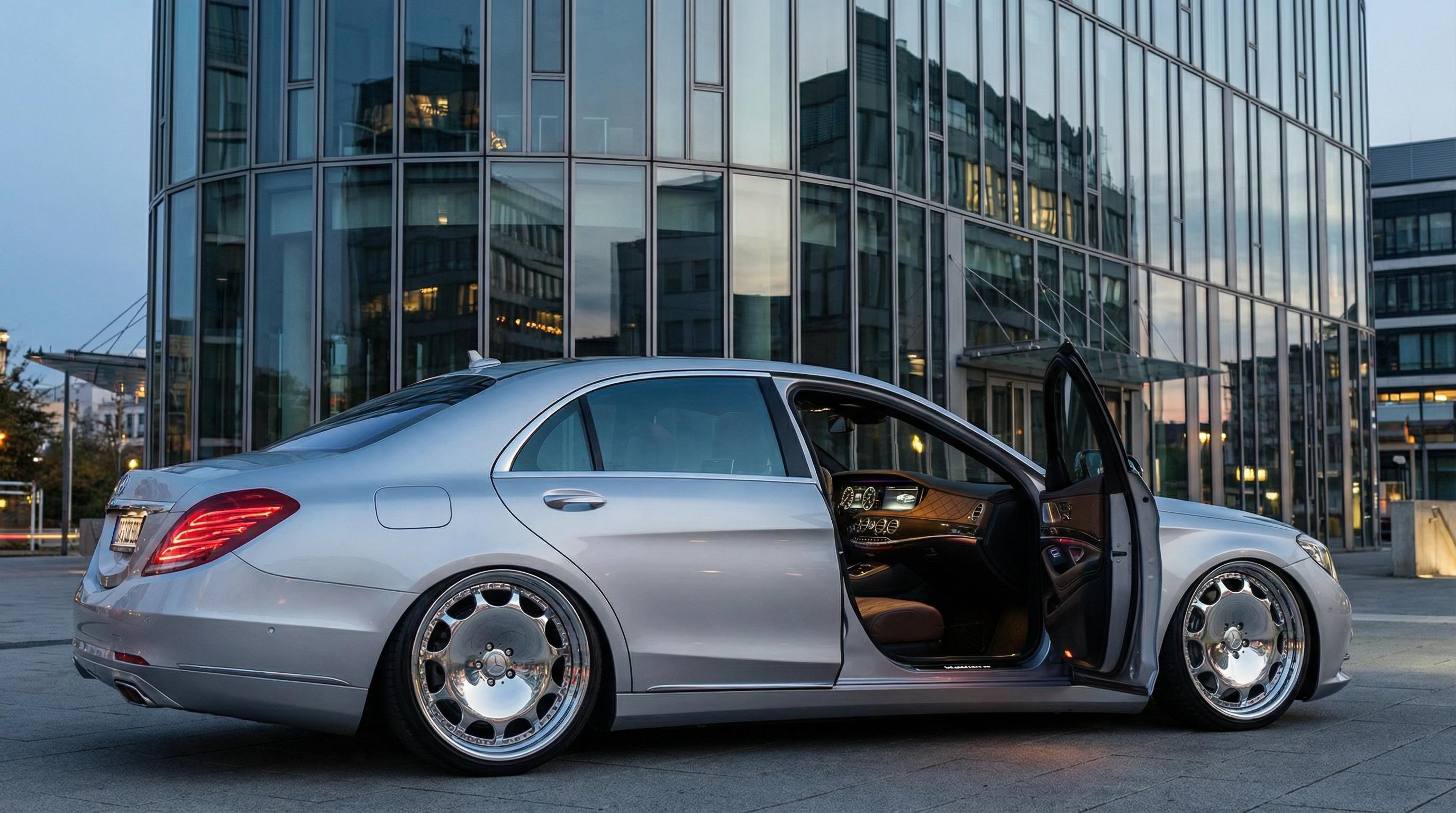 小马拉大车银色豪华轿车气动避震改装视频